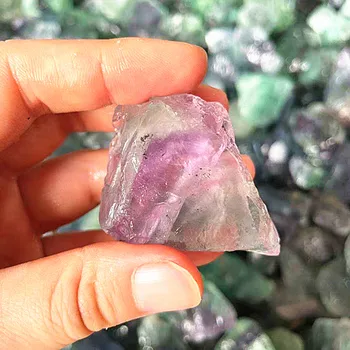 feng shui kristāli raw dziedniecības akmeņi, dabiskā Krāsa lavandas Fluorite aptuvenu akmeņi Minerāli un paraugiem mājas apdare 0
